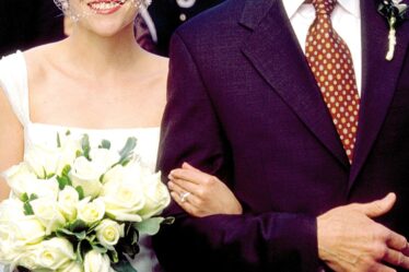 Reese Witherspoon and Fred Ward in Sweet Home Alabama