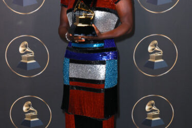LOS ANGELES, CALIFORNIA - FEBRUARY 05: Viola Davis celebrates the Best Audio Book, Narration, and Storytelling award for