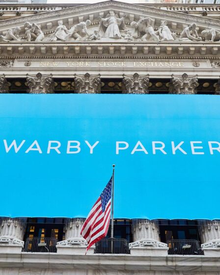 Warby Parker Beats Revenue Estimates, Narrows Losses