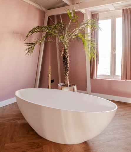 The free-standing bath and palm tree next to it