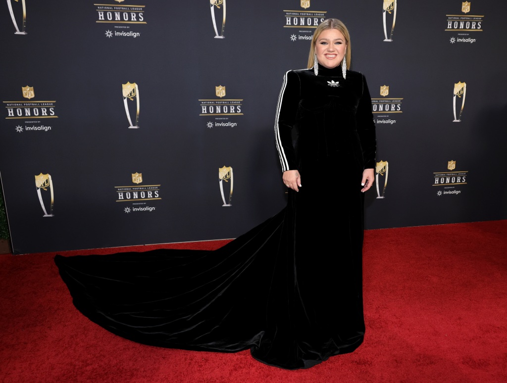 PHOENIX, ARIZONA - FEBRUARY 09: Kelly Clarkson attends the 12th annual NFL Honors at Symphony Hall on February 09, 2023 in Phoenix, Arizona. (Photo by Ethan Miller/Getty Images)