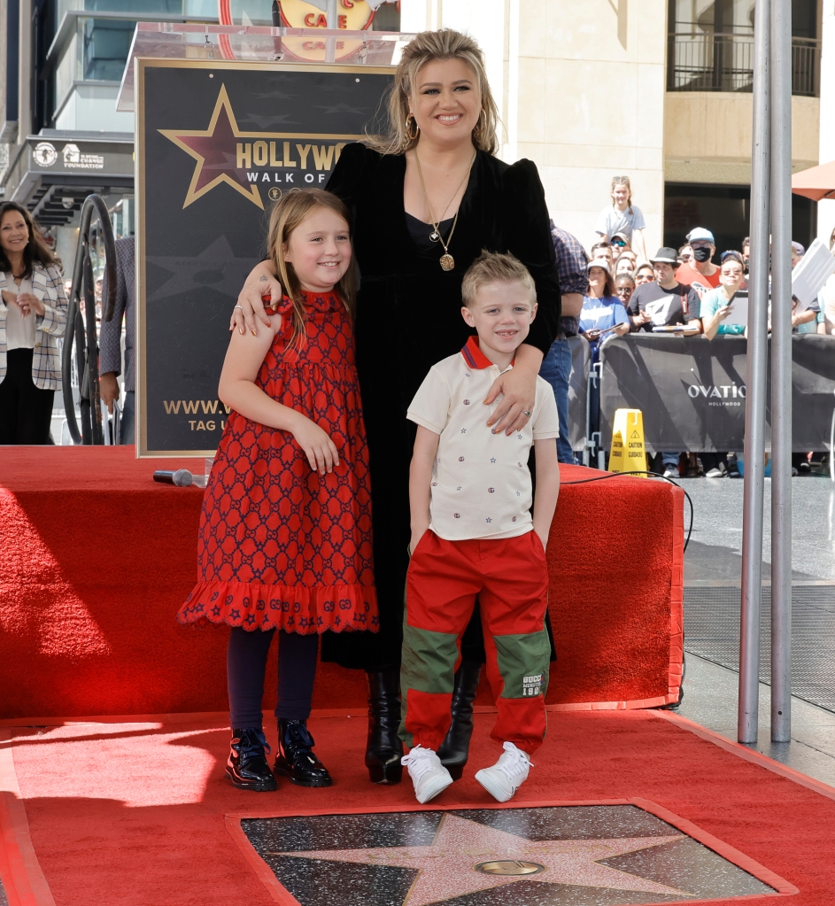 LOS ANGELES, CALIFORNIA - SEPTEMBER 19: (L-R) River Rose Blackstock, Kelly Clarkson, and Remington Alexander Blackstock attend The Hollywood Walk Of Fame Star Ceremony for Kelly Clarkson on September 19, 2022 in Los Angeles, California. (Photo by Kevin Winter/Getty Images)