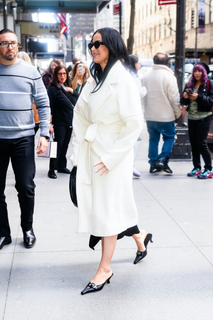 katy perry, white coat, black kitten heels, pointed toe, nyc, celebrity style
