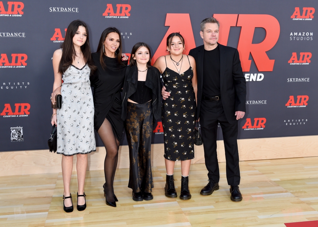 Luciana Barroso and Matt Damon with their daughters at the world premiere of 