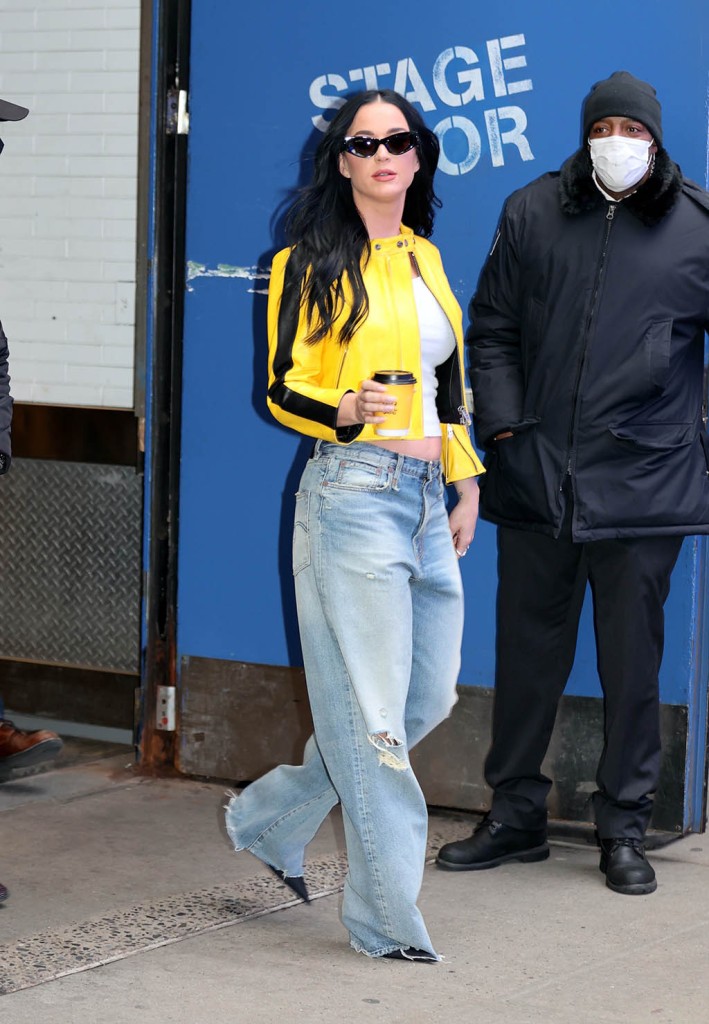 Katy Perry, Good Morning America, Baggy Jeans, Celebrity Style, Pointy Heels 