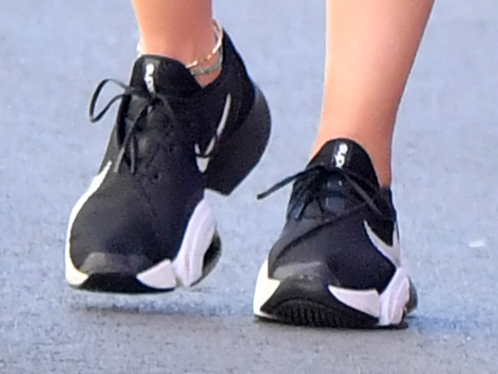 Tia Mowry, Nike Sneakers, Celebrity Style, Los Angeles 