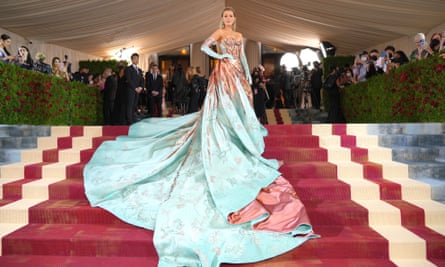Blake Lively arrives at the Met Gala 2022.
