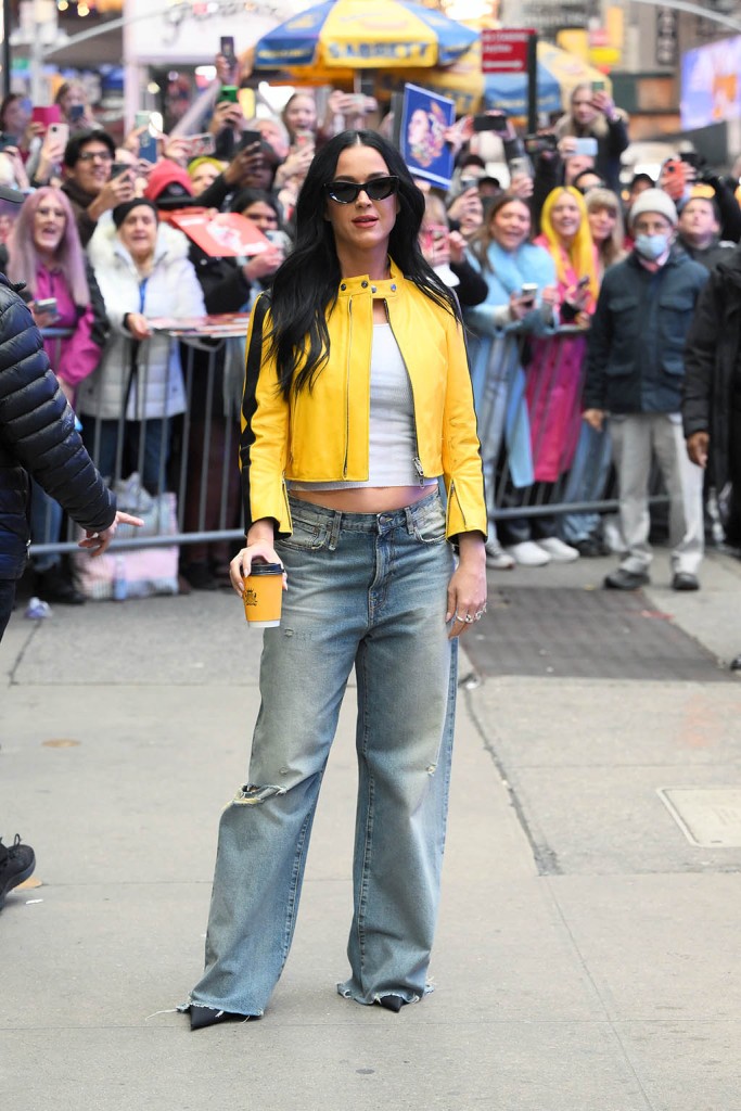 Katy Perry, Good Morning America, Baggy Jeans, Celebrity Style, Pointy Heels