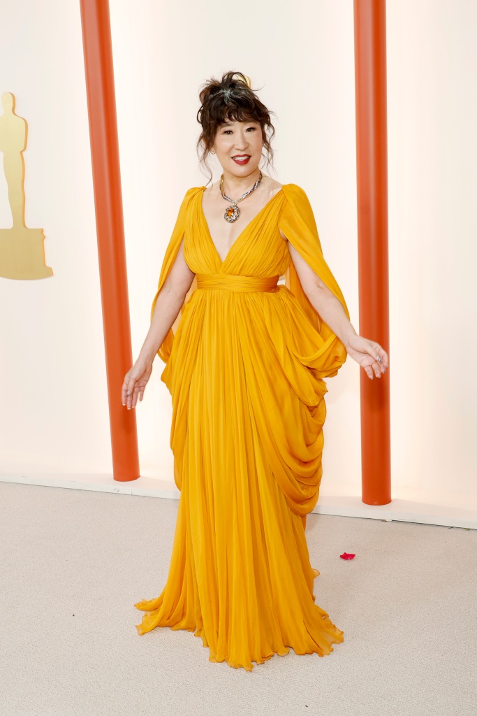 Sandra Oh Pops in Giambattista Valli Dress at Oscars Red Carpet 2023