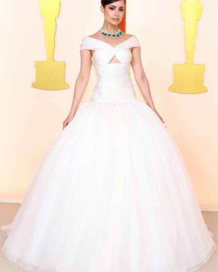 Sofia Carson, Oscars, Giambattista Valli, gown, white gown, tulle gown, formal gowns, heels, high heels, hidden heels, red carpet, celebrity red carpet, awards, ceremony