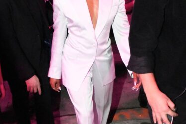 Tiffany Haddish, Hugo Boss Spring 2023 Fashion Show, Suit, Sandals