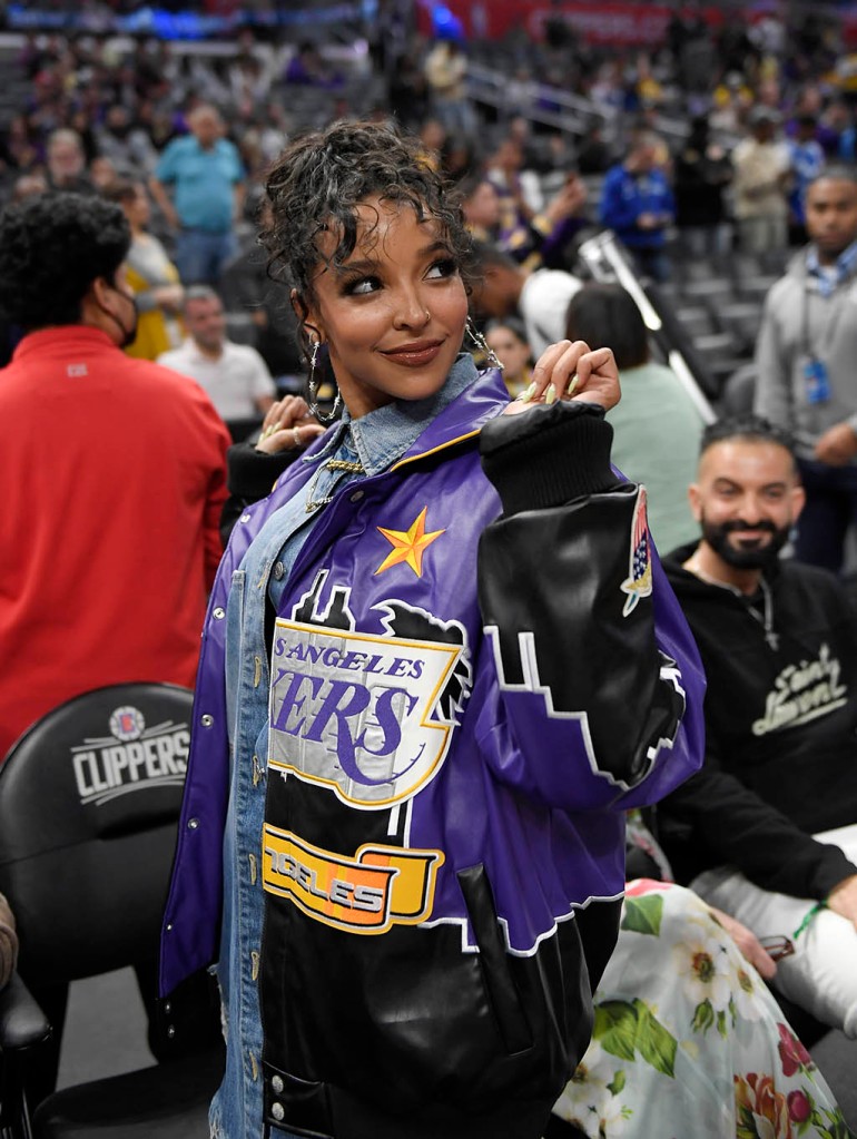 Tinashe, Los Angeles Lakers, Los Angeles Clippers, Strappy Sandals, Basketball Game 