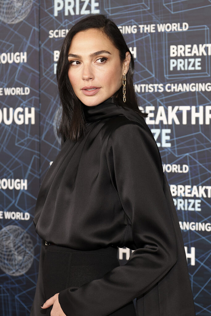 Gal Gadot Wore Saint Laurent To The Ninth Breakthrough Prize Ceremony