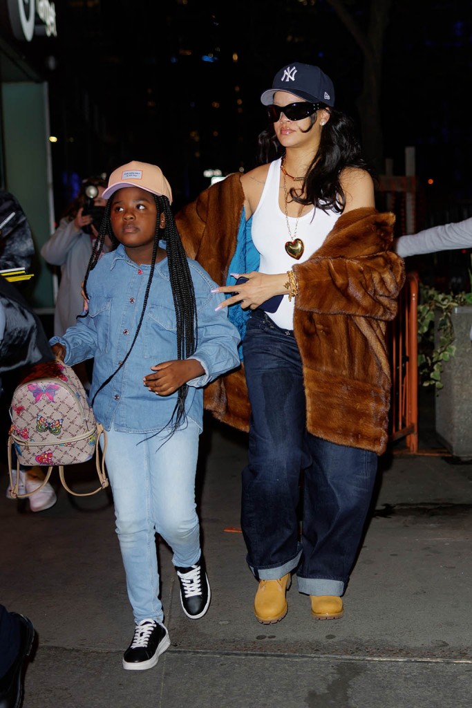 Rihanna, Majesty, New York City, Maternity Style, Timberland Boots, Alaïa Coat 