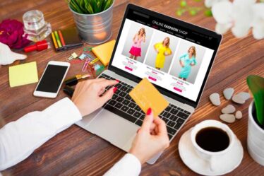 5 Essential Tips Every Woman Has To Know When Buying Clothes Online