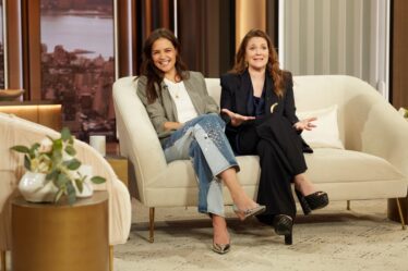 katie holmes appears to the drew barrymore show