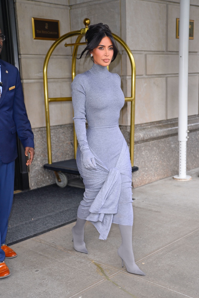 kim kardashian, nyc, gray dress, pointed pumps