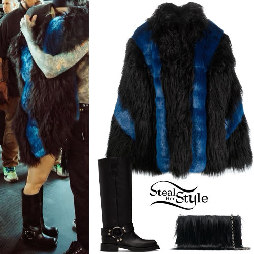 Kourtney Kardashian: Blue-Black Coat and Bag