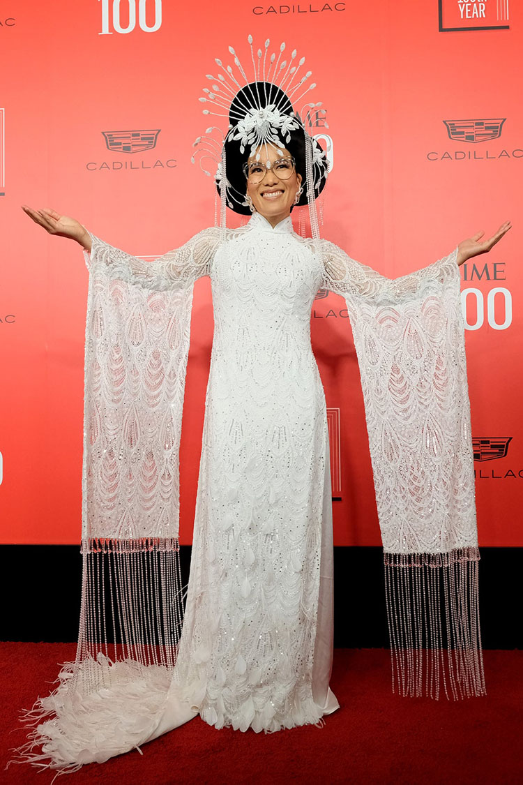 Ali Wong gave us a breath-taking moment by celebrating her Vietnamese heritage wearing a custom Thai Nguyen Atelier Áo Dài, which is a modernized Vietnamese national garment.

TIME100 Gala