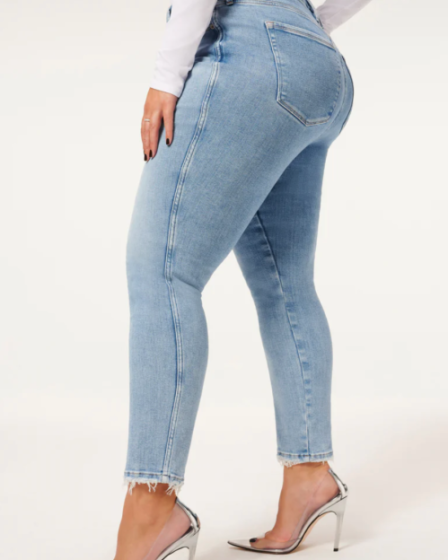 Close up side view of a model wearing Good American's Good Curve Skinny Jeans