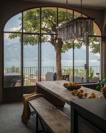 The kitchen and veranda with views over Lake Como.