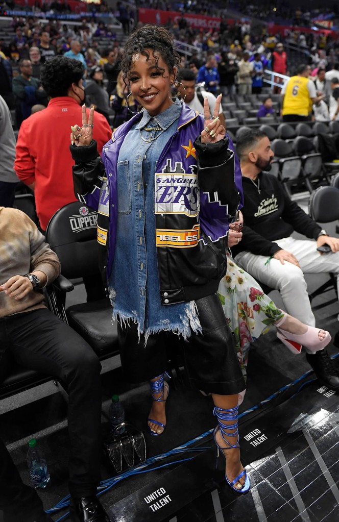 Tinashe, Los Angeles Lakers, Los Angeles Clippers, Strappy Sandals, Basketball Game