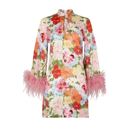 Straight-lined flowered dress with fake fur on sleeves