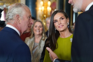 LONDON, ENGLAND - MAY 05: King Charles III (L) speaks to King Felipe VI and Queen Letizia of Spain during a reception at Buckingham Palace for overseas guests attending the coronation of King Charles III on May 5, 2023 in London, England. (Photo by Jacob King - WPA Pool / Getty Images)