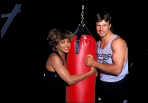 SYDNEY - NOVEMBER 1993 : TINA TURNER AND RUGBY LEAGUE PERSONALITY ANDREW ETTINGHAUSEN IN SYDNEY.(Photo by Patrick Riviere/Getty Images)