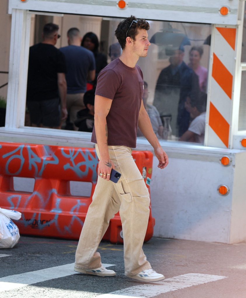 Shawn Mendes shopping in Soho, New York on May 26, 2023.