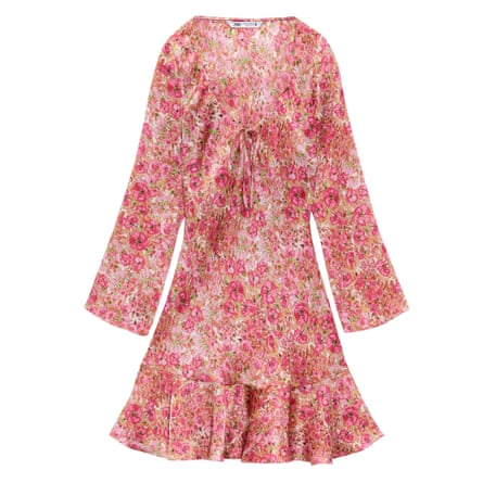 Dress with flowers on it and wide sleeves