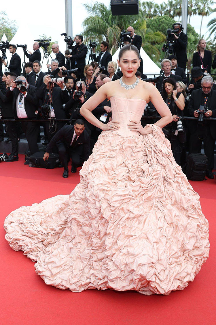 Araya A. Hargate Wore Jean Paul Gaultier Haute Couture To The ‘Jeanne du Barry’ Cannes Film Festival Premiere & Opening Ceremony 