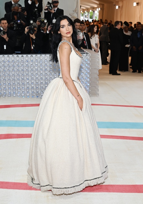Dua Lipa’s Met Gala Look 2023 Features A ’90s Couture Princess Gown ...