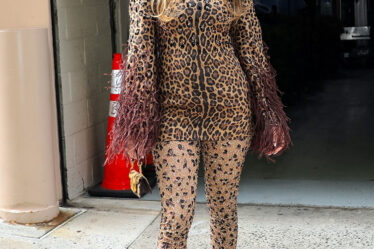 Jennifer Lopez Wore Valentino On Live with Kelly and Mark 

Valentino Pre-Fall 2023

Animal print