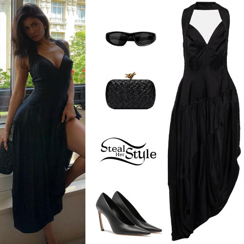 Kylie Jenner: Black Dress and Pumps