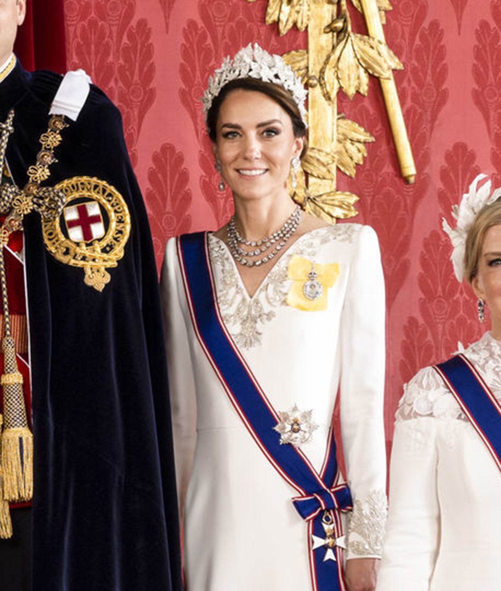 Official Portraits Reveal Kate Middleton’s Hidden Tribute to the Late ...