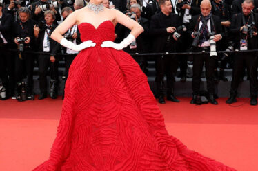 Sofia Carson Wore Elie Saab Haute Couture To The 'Killers of the Flower Moon' Cannes Film Festival Premiere

Elie Saab Fall 2021 Haute Couture

Red Gown
Red Carpet