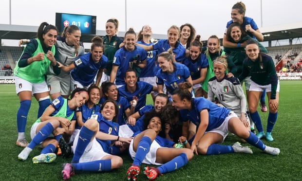 Italy celebrate in Sweden