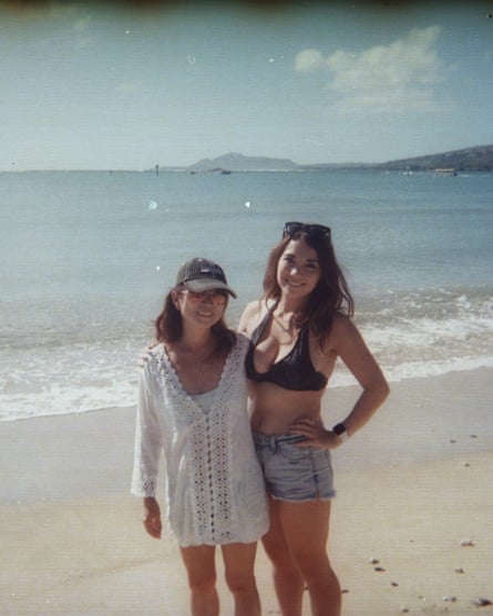 Erin Niimi Longhurst with her mother in Hawaii.