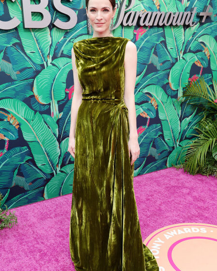 Bee Shaffer Wore Dior Haute Couture To The 2023 Tony Awards

Bee Shaffer, Dior Haute Couture, 2023 Tony Awards, Dior, Dior Spring 2023 Haute Couture, Velvet Dress, Bee Shaffer Dior Haute Couture, Bee Shaffer 2023 Tony Awards, Bee Shaffer Dior, Green Dress, Bee Shaffer Green Dress,
