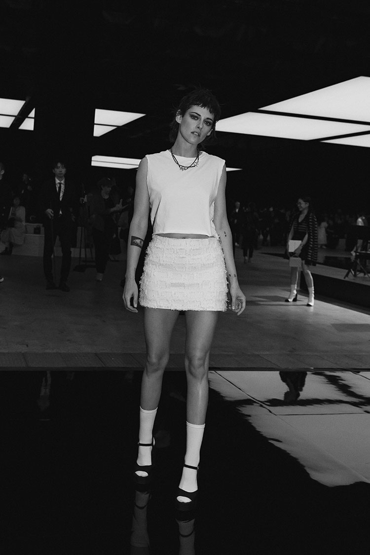 Kristen Stewart Attends The Chanel 2022/23 Métiers d'art Tokyo Show 