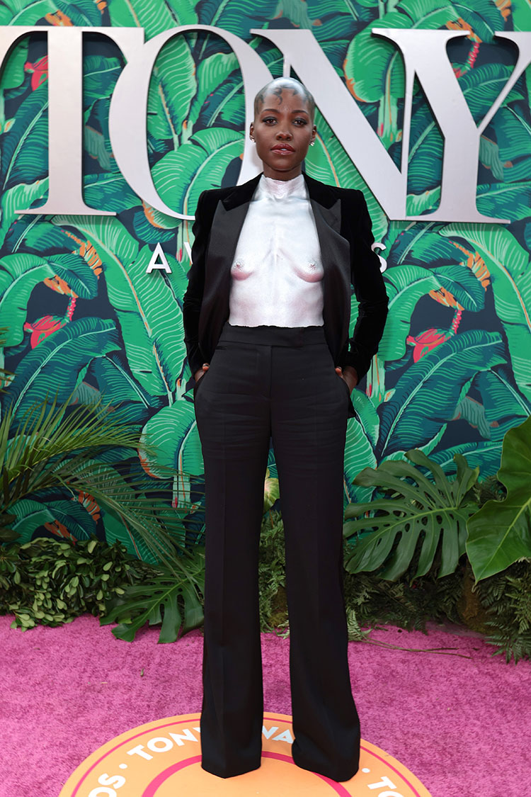 Lupita Nyong'o Wore Misha Japanwala To The 2023 Tony Awards 

Lupita Nyong'o, Misha Japanwala, 2023 Tony Awards, Breastplate, Lupita Nyong'o Misha Japanwala, Lupita Nyong'o 2023 Tony Awards, Lupita Nyong'o Breastplate, 