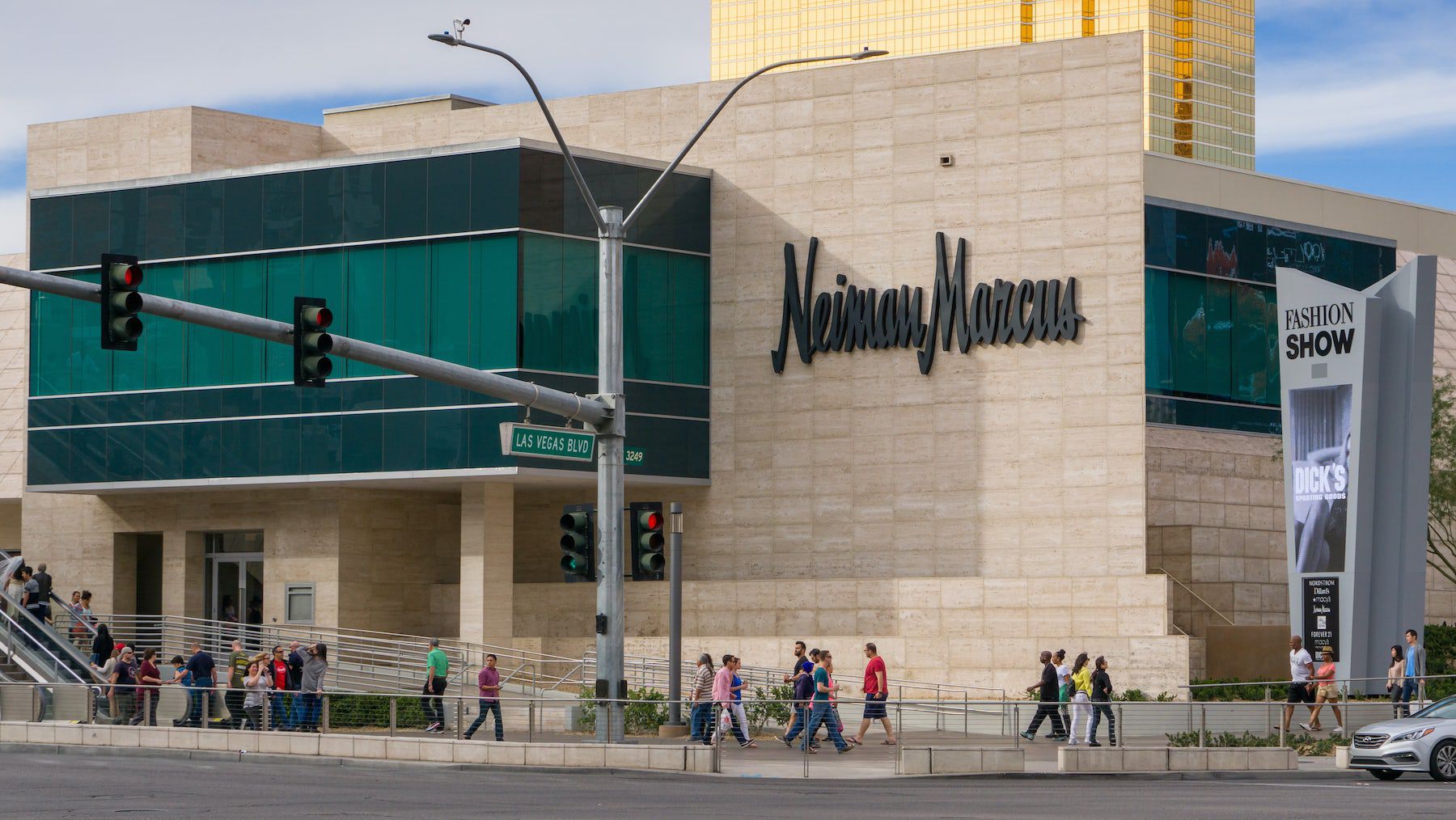 Neiman Marcus Earnings Hit by Steep Discounts, Softer Demand