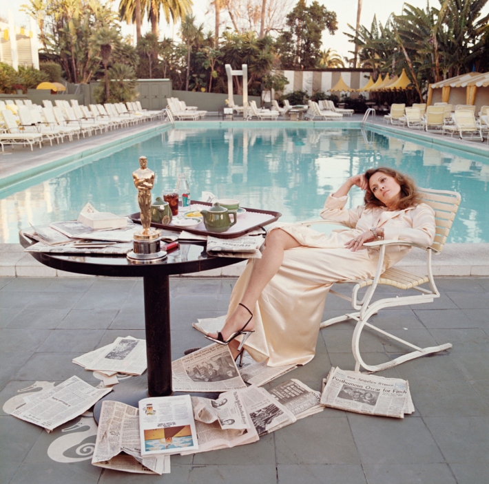 Terry O'Niell Stars press image - Faye Dunaway the morning after winning an Oscar for Best Actress at the Academy Awards in Beverly Hills, Los Angeles, March 1977. Photo ©Terry O'Neill/Iconic Images