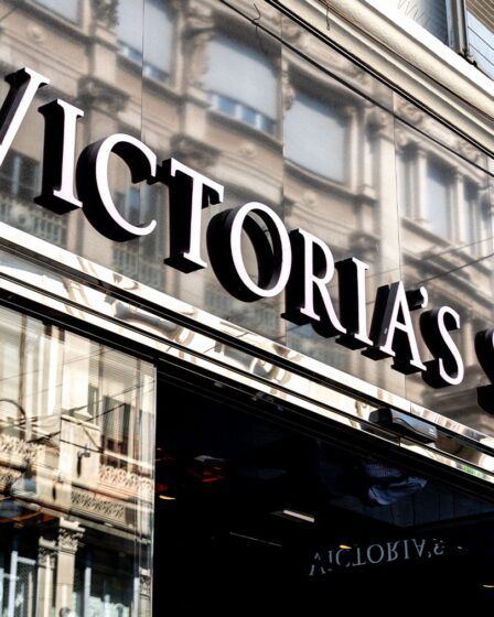 Victoria’s Secret to Sell Apparel on Amazon