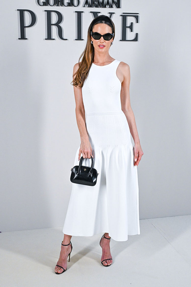 Alessandra Ambrosio wore a white dress for the Armani Prive Fall 2023 Haute Couture show
