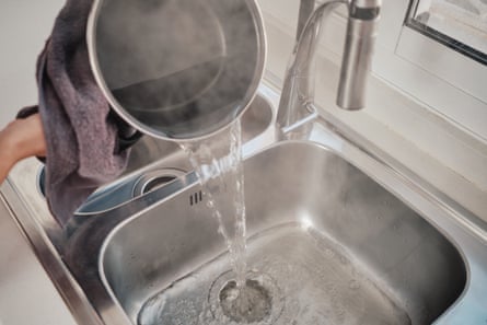 Pouring boiling water to unclog the kitchen sink is more effective than commercially available drain cleaners, says plumber Lars Olsson.
