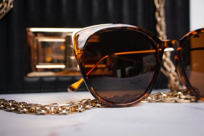 luxury sunglasses how to accessorize photo by hamza nouasria