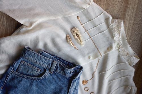outfit with jeans and pearl hair clips