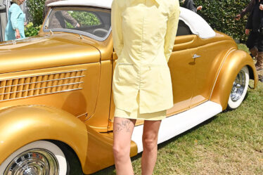 Emma Corrin Wore Conner Ives To The Goodwood Festival of Speed 

Emma Corrin Yellow Dress

Conner Ives Fall 2023